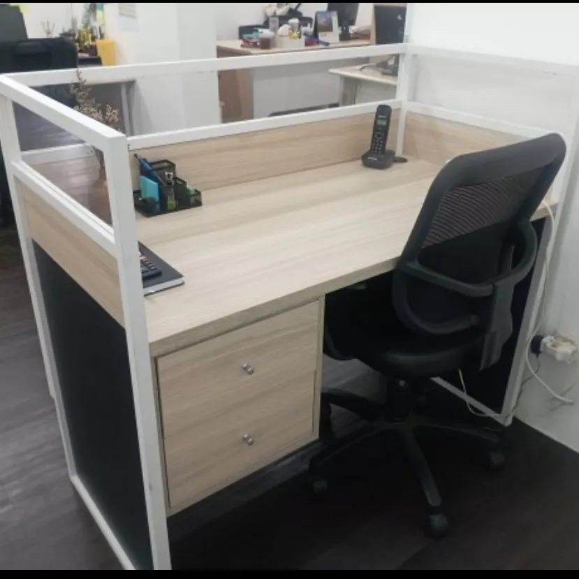 Meja Kantor Kubikal Kaki Besi dengan Sekat Partisi Minimalis - Gambar 2