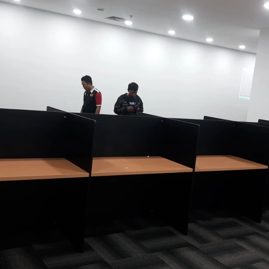 Meja Kantor Kubikal 8 Staff Sekat Partisi Meja Kerja Cubicle Kantor Set - Gambar 3